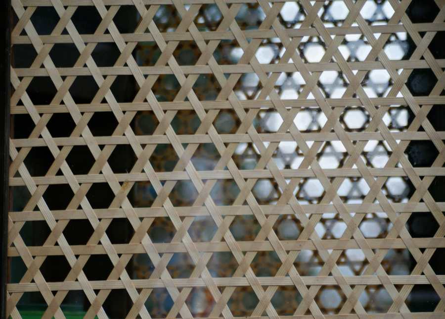 Traditional Japanese kagome pattern showing interwoven wood strips forming hexagram shapes