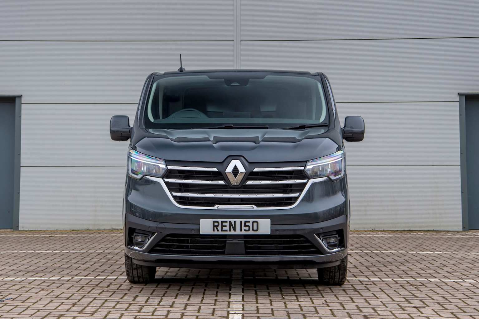 Front view of the 2022 Renault Trafic van showing its design and Renault logo
