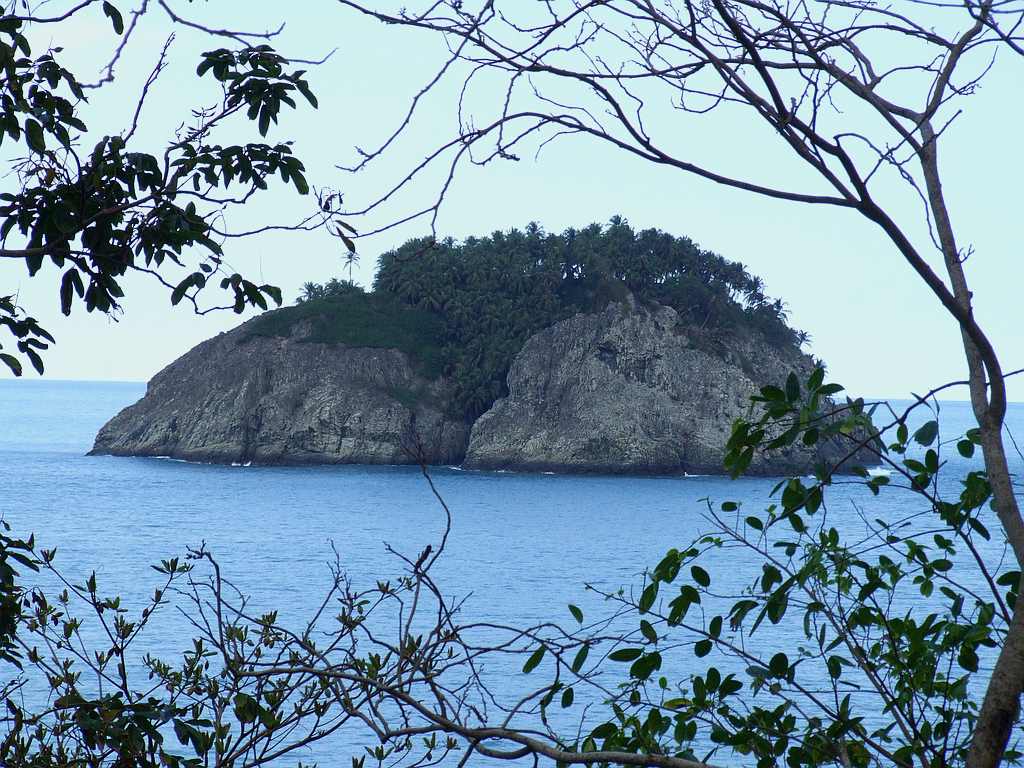 Príncipe Island showcasing its lush rainforest and pristine ocean surroundings within the UNESCO biosphere reserve