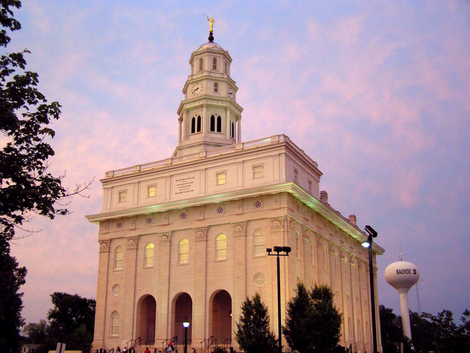 Nauvoo Illinois Temple at twilight, a key historical site linked to Joseph Smith and early Mormon Freemasonry.