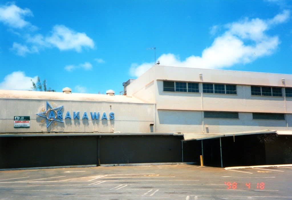 Arakawa's general store in Waipahu, Hawaii, shown in 1998 after closing, reflecting its plantation era history