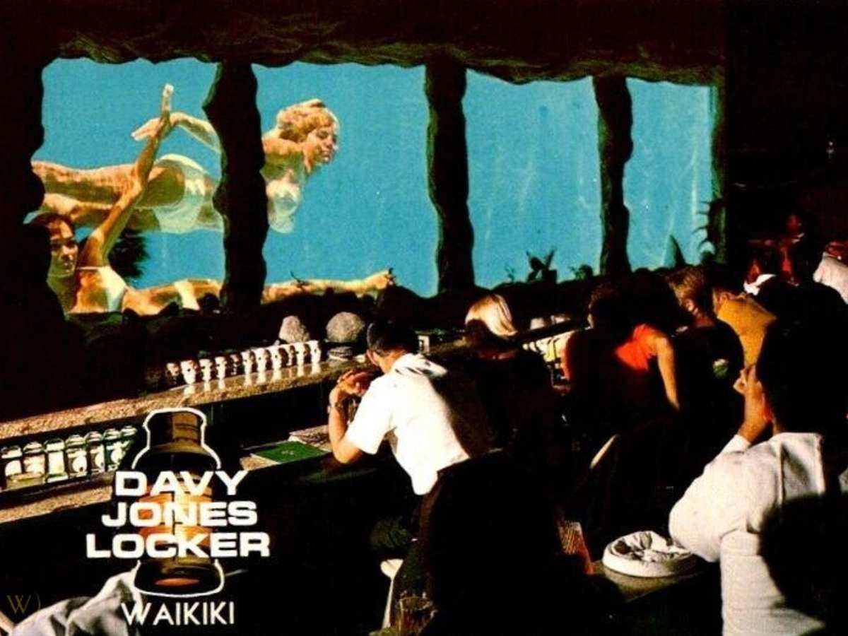 Davy Jones Locker tiki bar in Waikiki featured an underwater bar experience with a view of swimmers through large aquarium windows