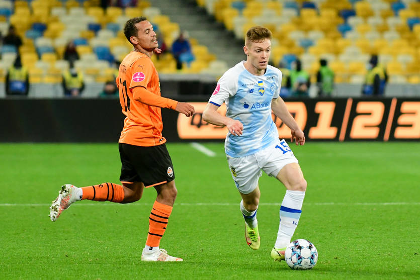 Dynamo Kyiv and Shakhtar Donetsk competing in a Ukrainian Premier League football match