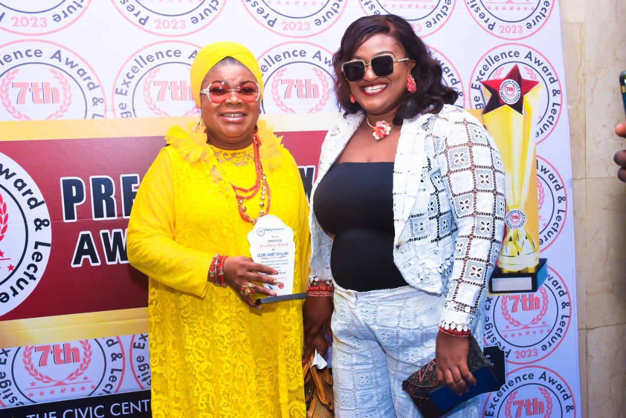 Olori Janet Afolabi receives a prestigious Excellence Award for supporting rural development and entrepreneurial growth