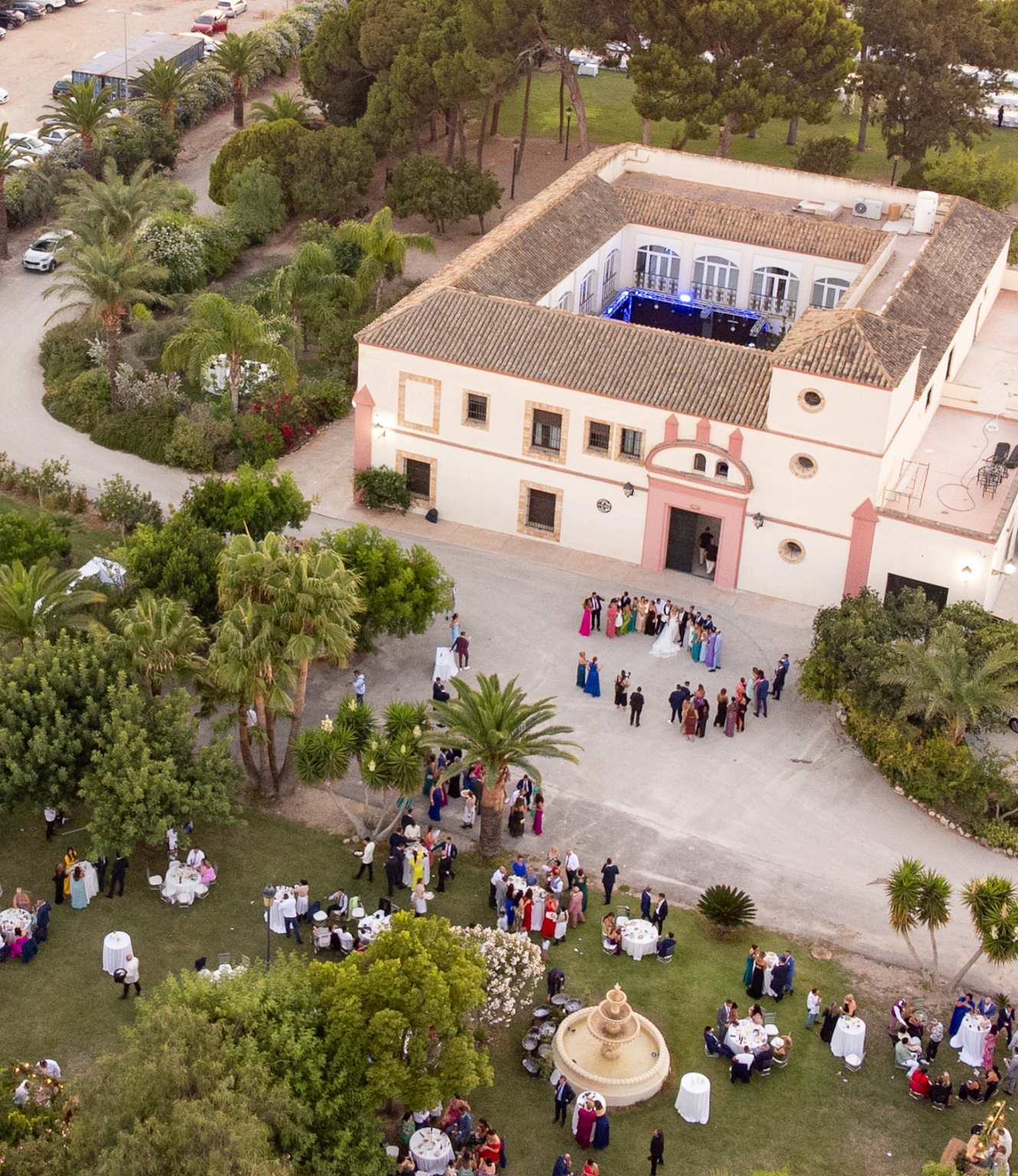 Vista aérea de Hacienda el Charruado durante un evento