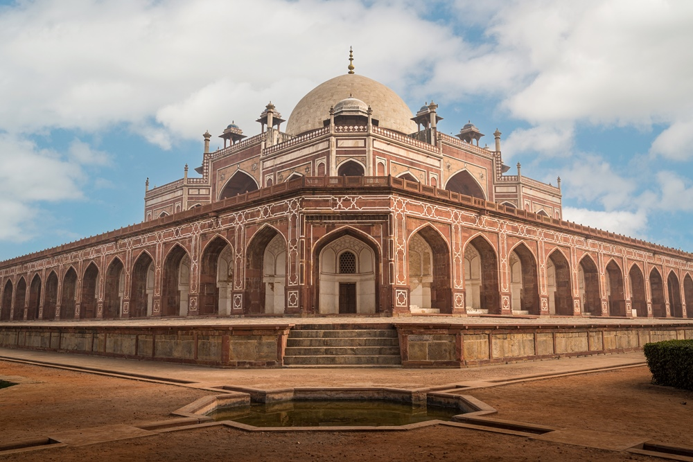 Humayun's Tomb in Delhi showcasing its elevated plinth and octagonal square architectural plan reflective of Sarvatobhadra temple design