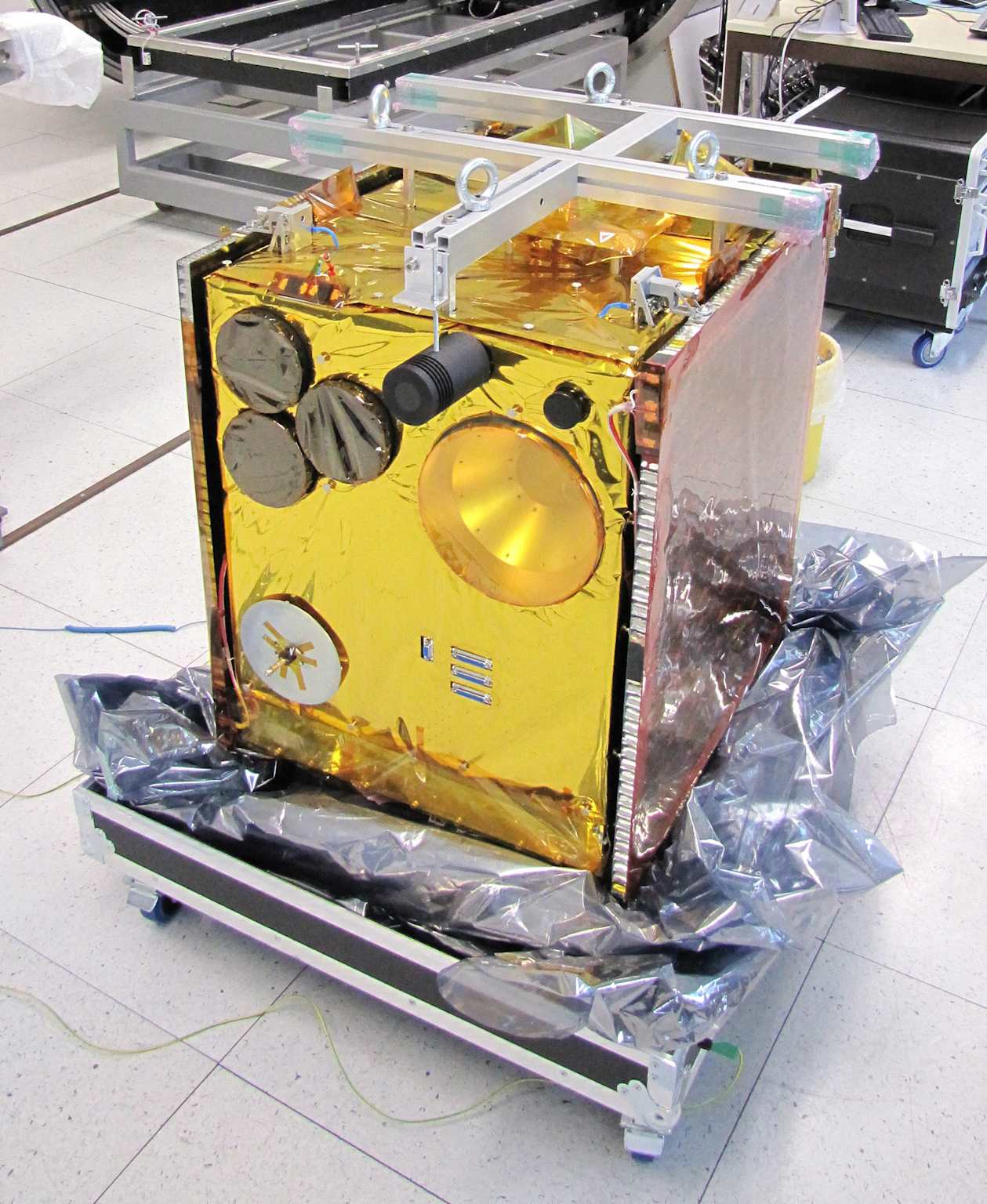 DLR OSIRIS optical terminal{caption=DLR – High data rates for small satellites}
