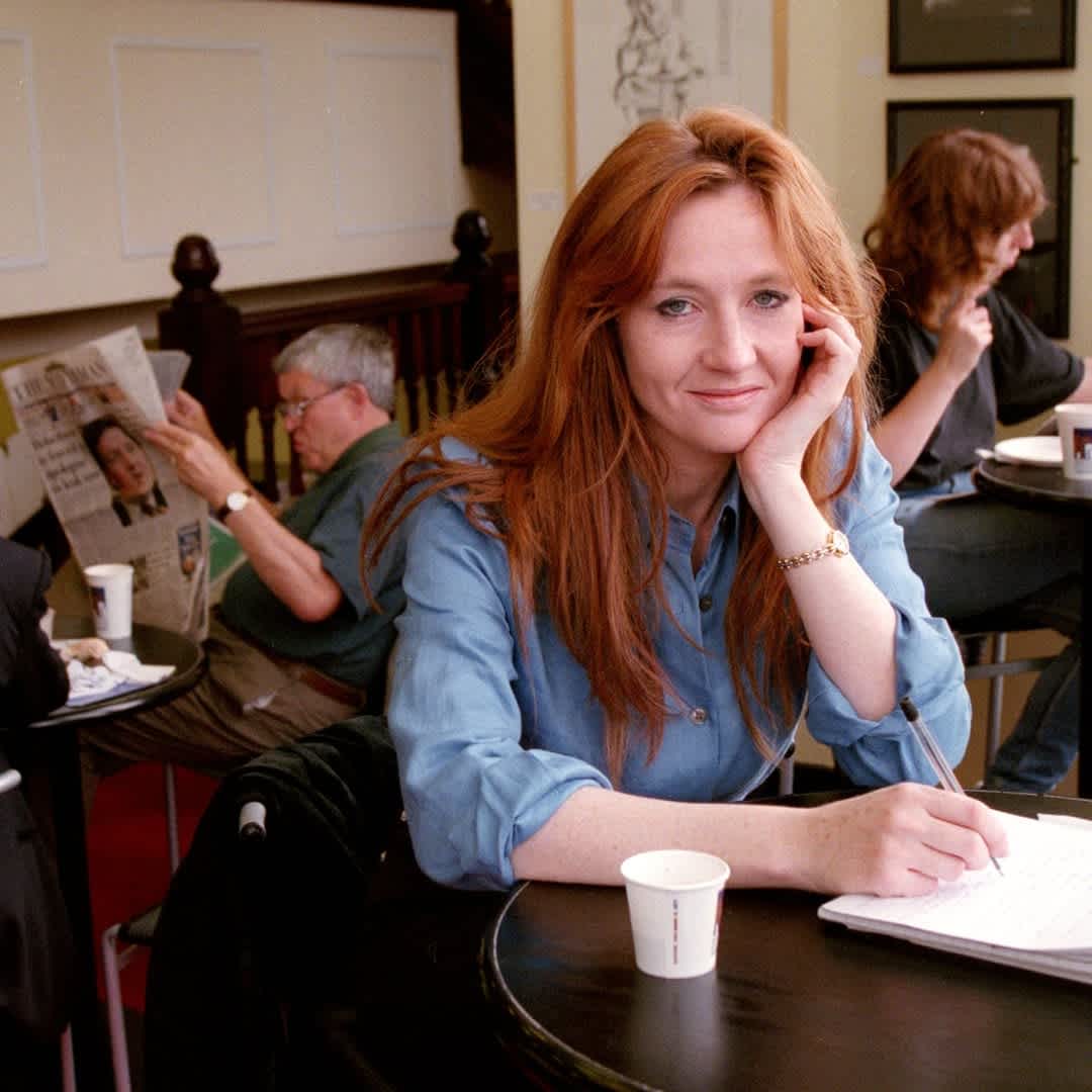 J.K. Rowling writing Harry Potter at a café in Scotland ...