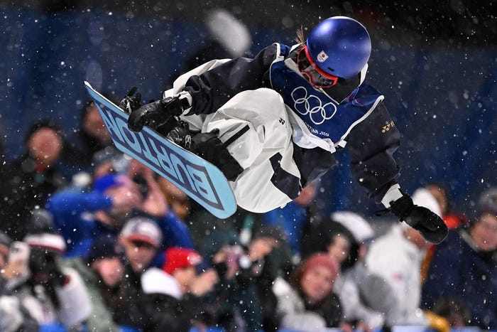 Chloe Kim thrills in women's snowboard halfpipe at 2026 Olympics