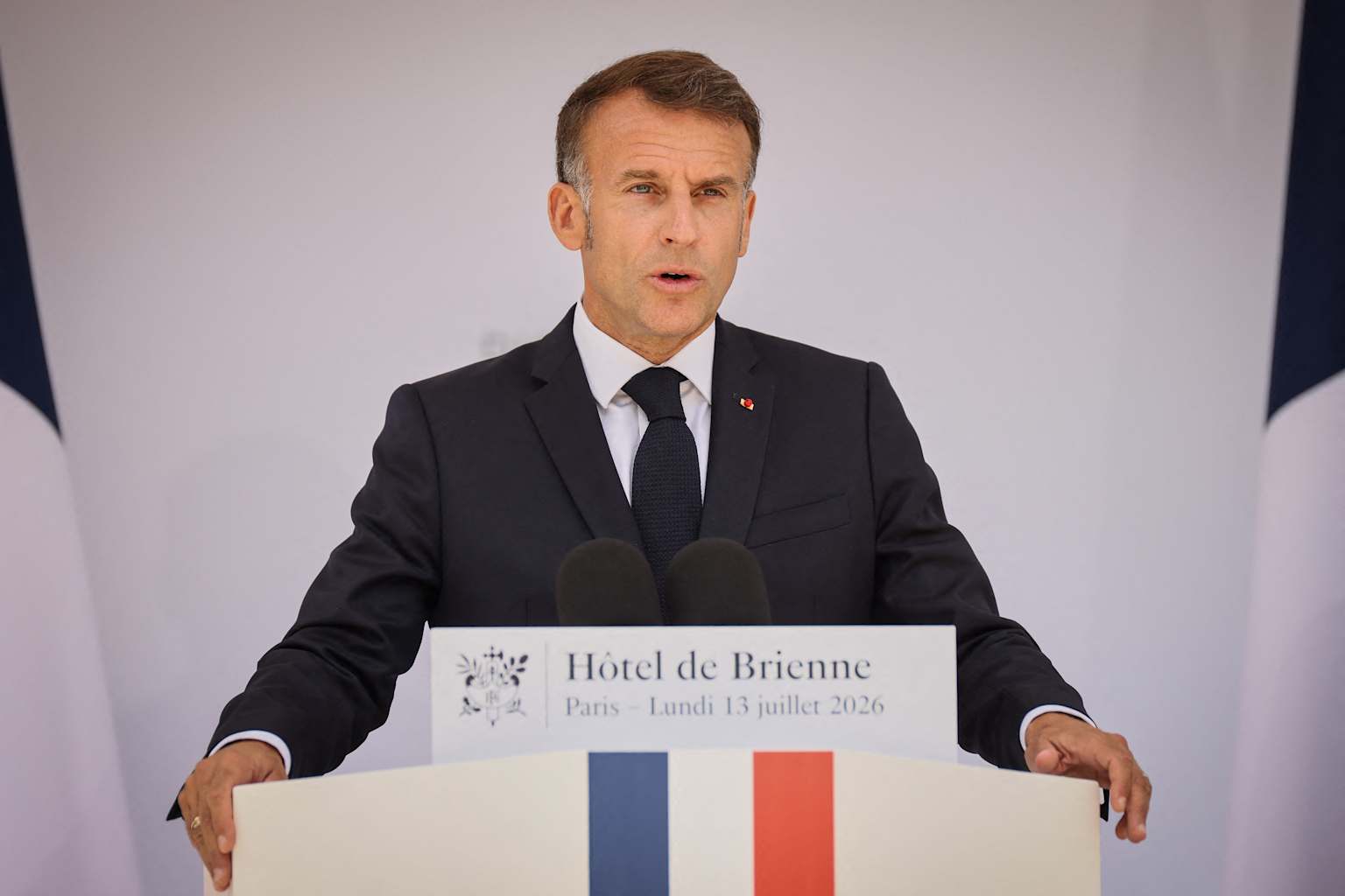 Macron dice que Europa está lista para defender la libertad "al precio de sangre"