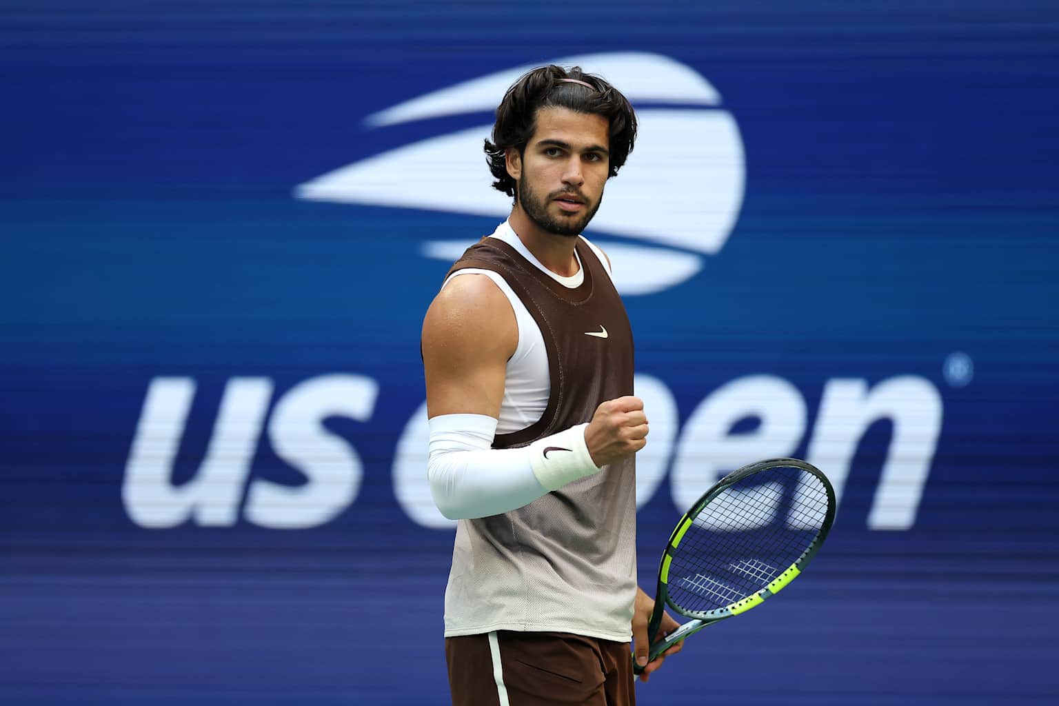 Alcaraz avanza con autoridad a los octavos de final del US Open y se prepara para enfrentar a Paul