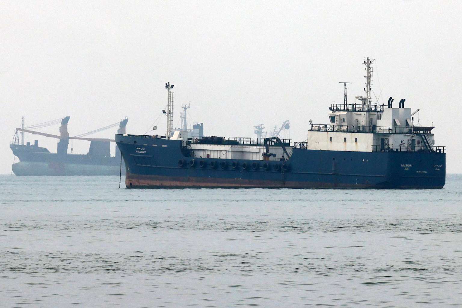 EE.UU. ataca más petroleros iraníes tras el segundo ataque con misiles contra un buque de guerra de la Marina