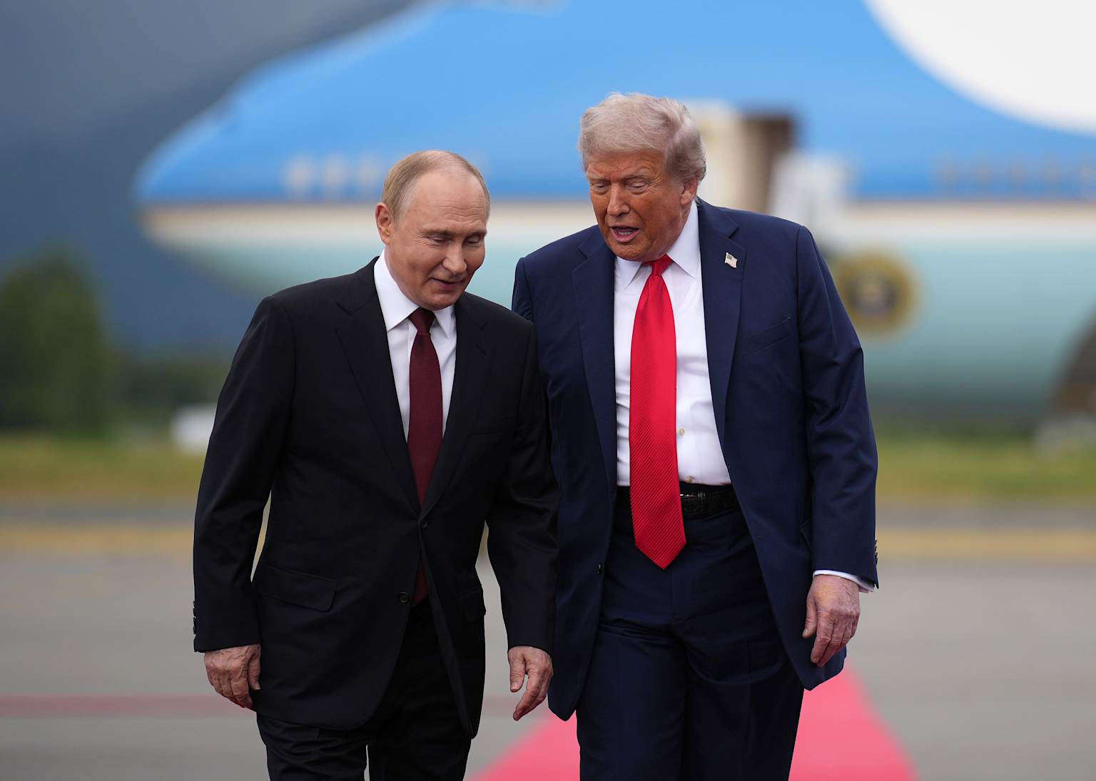 Trump apoya aliviar las sanciones a Rusia a cambio de liberación de presos