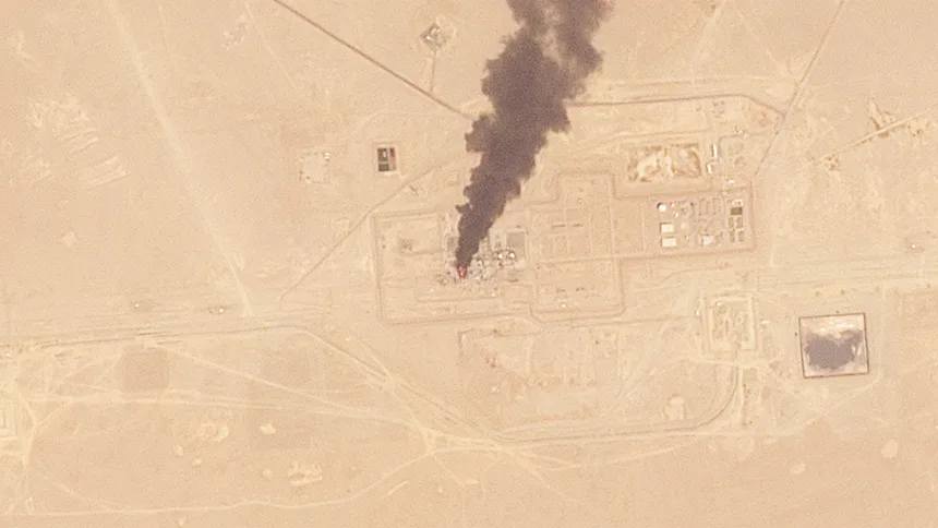 Drones desde Iraq atacan el oleoducto Este-Oeste de Arabia Saudita y provocan incendios