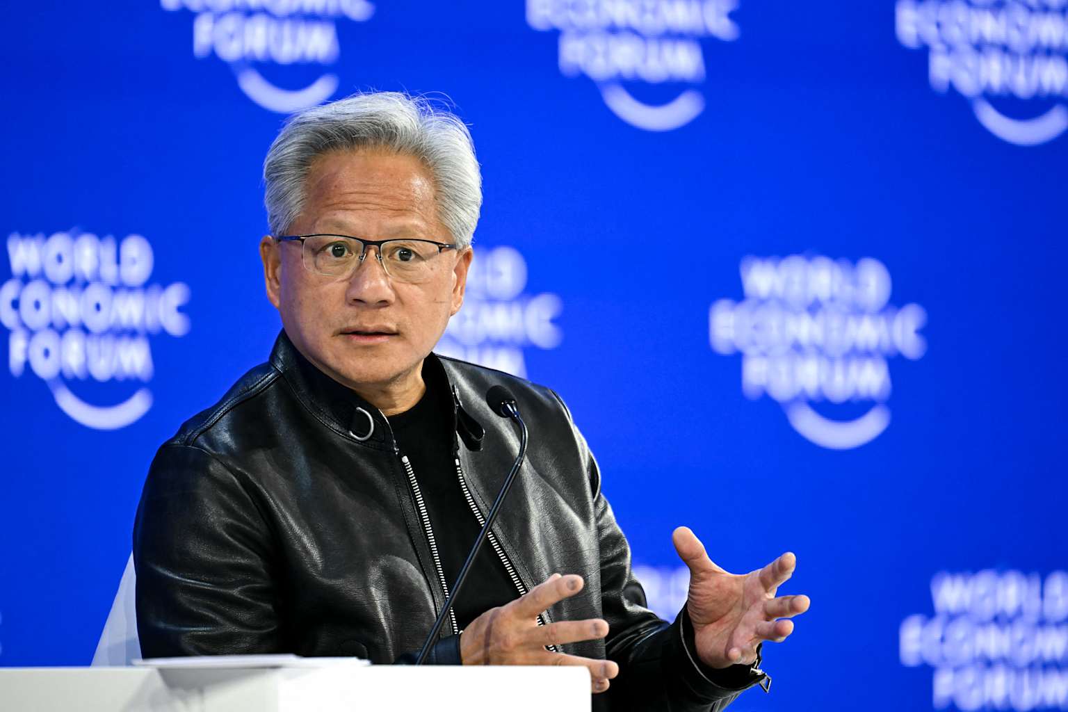 Huang, de Nvidia, rechaza los llamamientos a frenar la IA en una entrevista con CBS