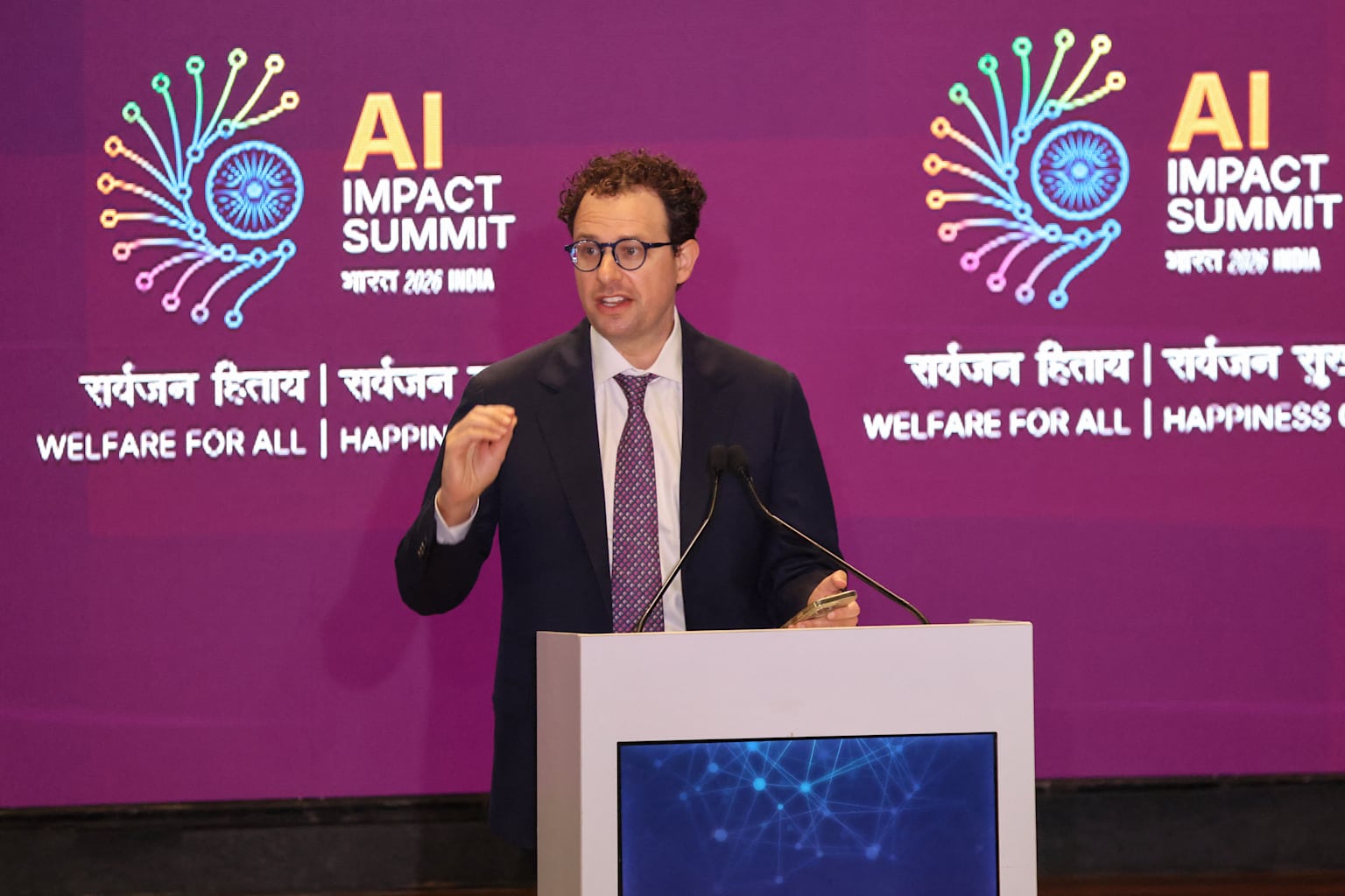 OpenAI y Anthropic negocian un pacto para analizar mutuamente sus IA en busca de fallos de seguridad