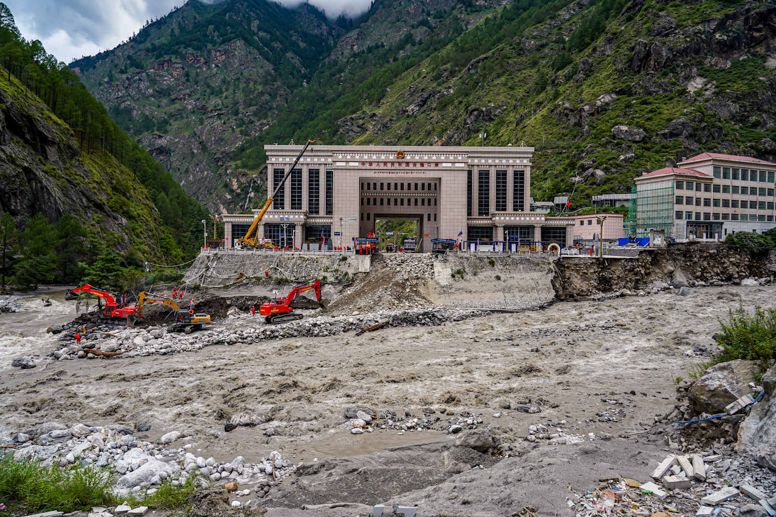 El cambio climático contribuyó a desestabilizar el mortífero derrumbe de ladera en Nepal, según científicos
