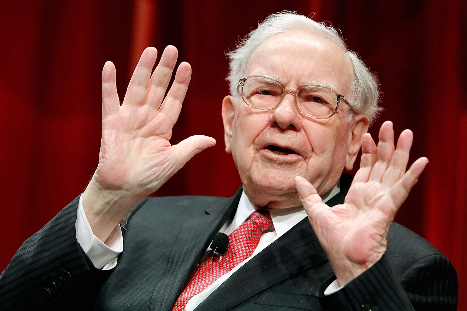 Warren Buffett renuncia como presidente de Berkshire