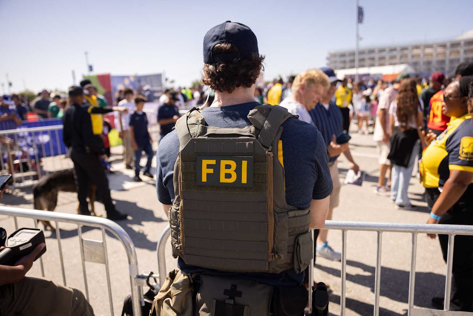 Un tribunal holandés ordena 90 días de detención para el presunto líder de ShinyHunters vinculado a una brecha en el FBI