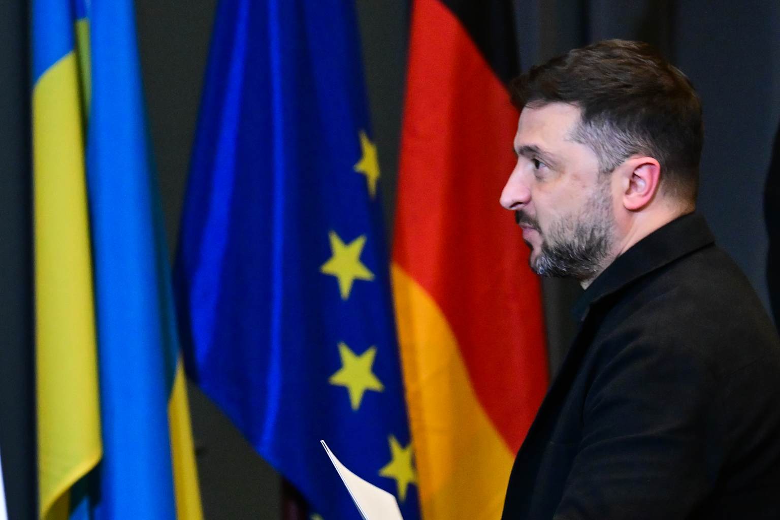 Zelenski afirma que Ucrania usó en combate su propio misil balístico