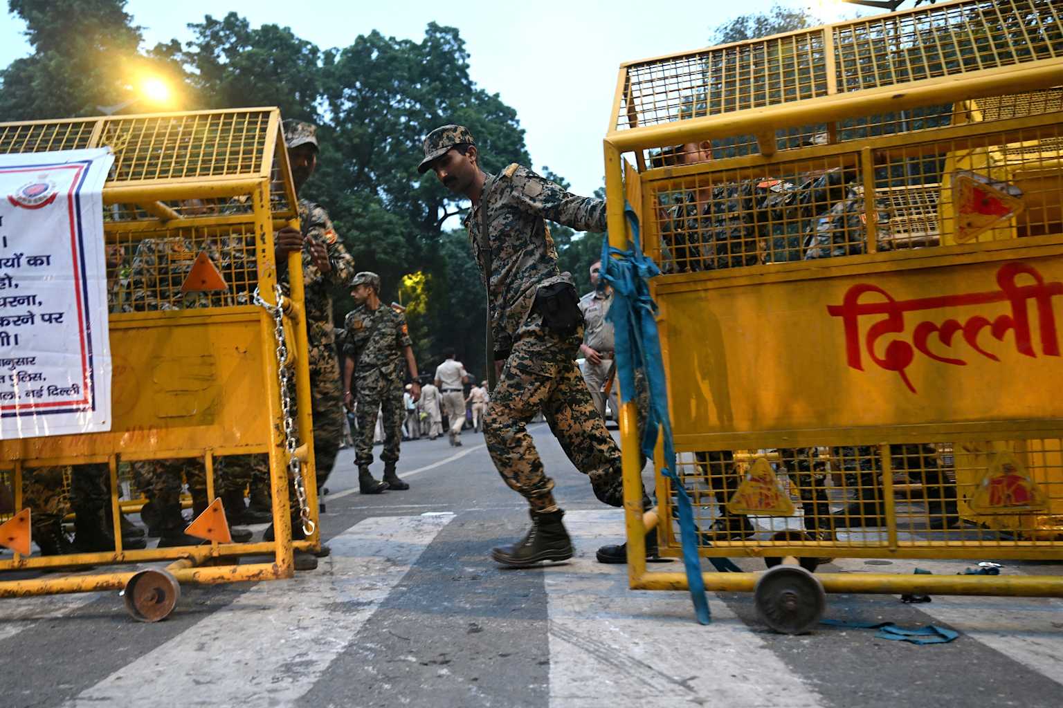 La Policía de Delhi detiene a miles de personas para frustrar la marcha de las «Cucarachas»