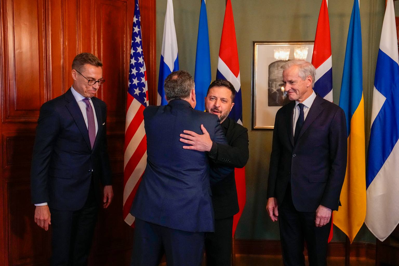 Witkoff se reúne con Zelenski en Oslo y verá a Putin el miércoles